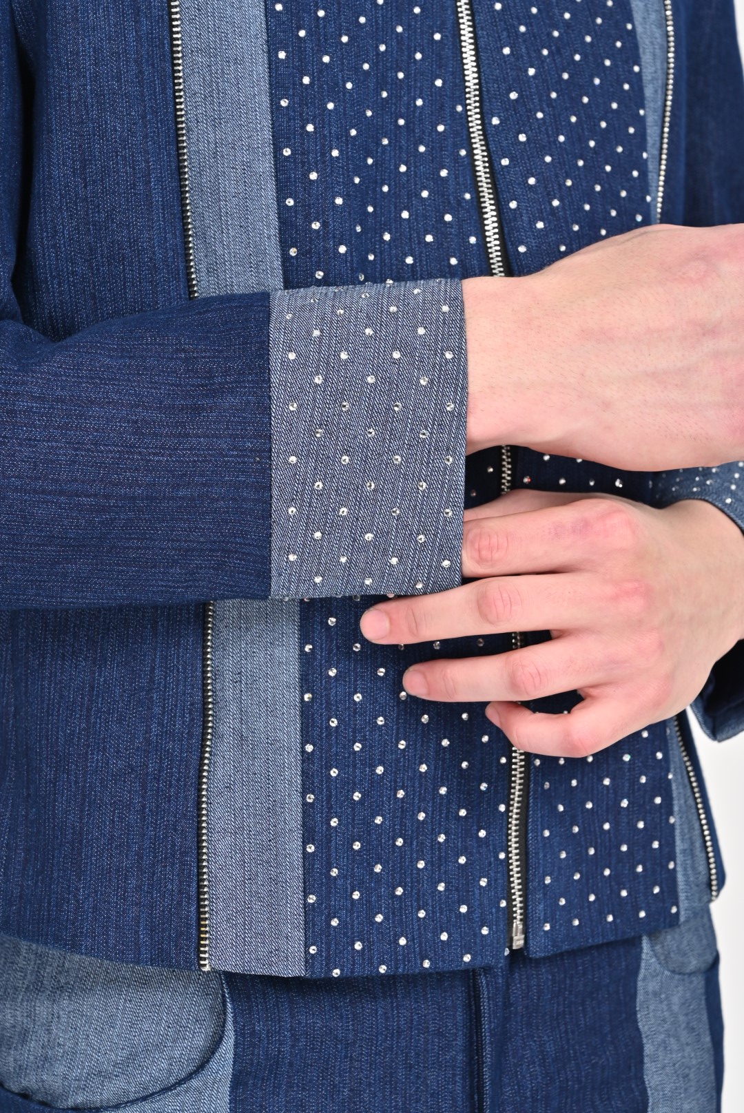 Denim Powerhouse: Men's Blue Jacket with Contrast Panels and Metal Accents - Image 6