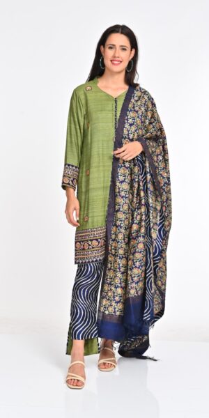 Elegant Raw Silk Kurta Set with Embroidered Detailing and Dupatta