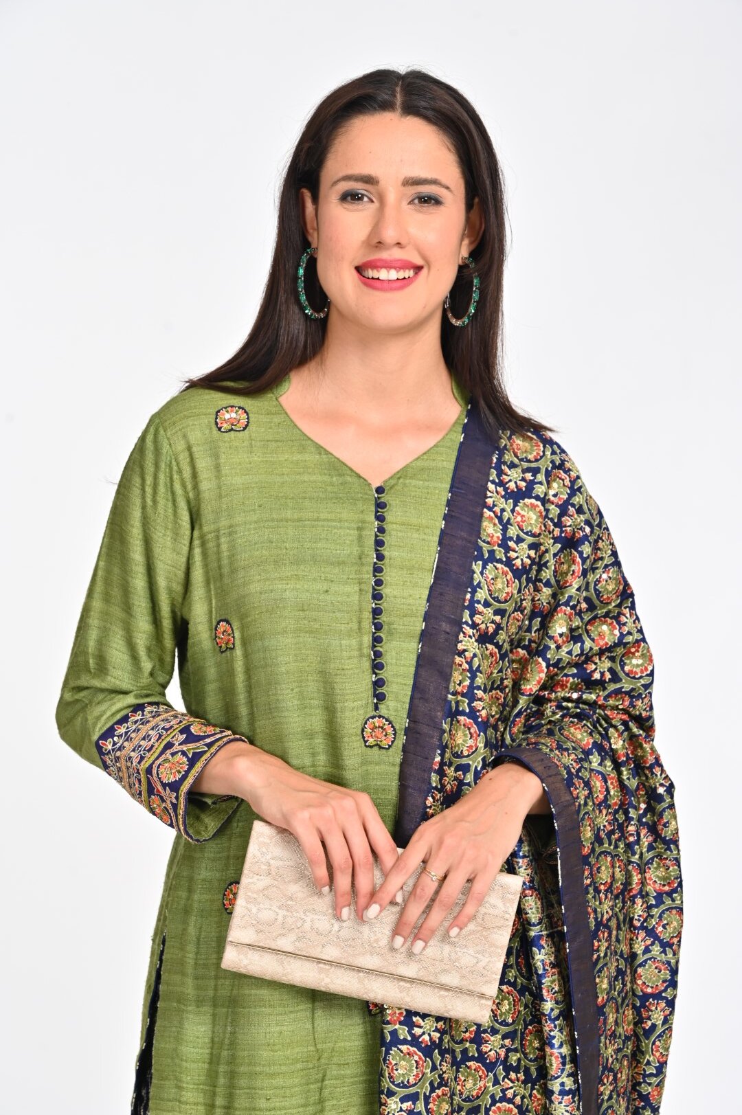 Elegant Raw Silk Kurta Set with Embroidered Detailing and Dupatta - Image 4